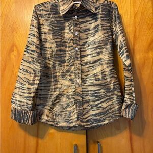 On Trend Tiger Print Wolk Morais button down shirt.